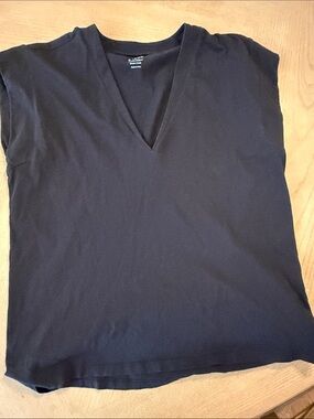 Frame Classic V-Neck Tee - Black